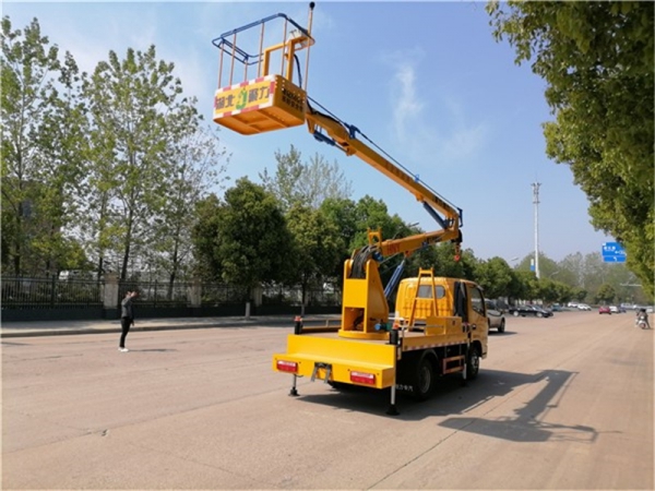 國六東風(fēng)13.5米高空作業(yè)車